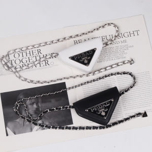 Elegant chain wallet unique pendant wallet accessory suitable for evening wear. Mini detachable small waist bag