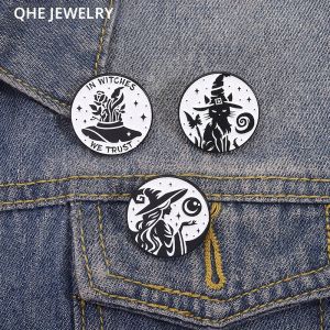 ในแม่มดเรา Trust เข็มกลัดเคลือบ Pins Punk Goth แม่มดสีดํา Cat Moon เข็มกลัดเสื้อผ้า Lapel Badge เครื่องประดับฮาโลวีนของขวัญเพื่อน