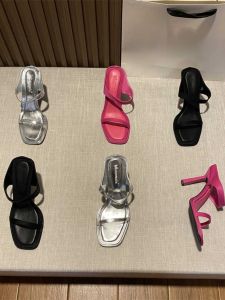 รองเท้าแตะส้นสูงหัวแหลมแบบสวมสบายสำหรับผู้หญิง ทรงสี่เหลี่ยม สายรัดข้อเท้าแบบหนึ่งแฉก สีแดง รองเท้าแตะส้นสูงสำหรับใส่กลางแจ้งในฤดูร้อน