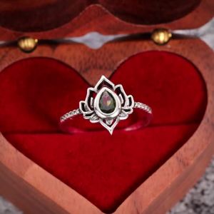 Huitan Aesthetic Lotus Flower Rings with Water Drop CZ Exquisite Women Finger-rings Fancy Anniversary Gift New Trendy Jewelry