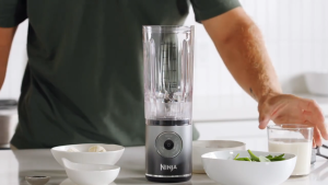 Ninja Blast Max Portable Blender 650mlRechargeable Crushes Ice lightweightBPA FreeNinja BC251