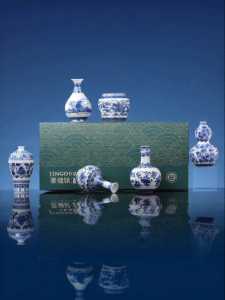 JINGDEZHEN | Antique Imitation Ceramic Blue and White Miniature Dragon Vase Decor Gift Packaging
