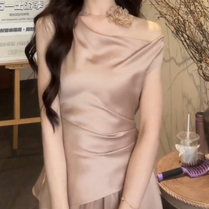 SHUAIYUE | Áo Blouse Satin Cổ Xéo In Hoa Ôm Body