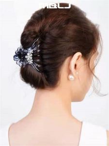 Medium Size Shark Hair Clip: Stylish & Functional Women's Hair Accessory