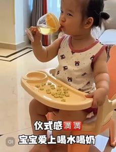 👶🏻พร้อมส่งจากกทม🥂แก้วเด็กหัดดื่ม แก้วไวน์ สำหรับเด็กหัดดื่ม แก้วหัดดื่ม มีฝาปิด ใส่น้ำ ใส่นม และน้ำผลไม้ ไม่หกเลอะเทอะ