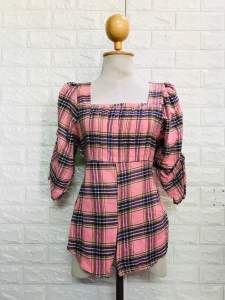 เสื้อญาญ่า แขนสั้น ลายสก็อต คอเหลี่ยม จีบอก ผ่าหน้า ผูกหลัง ผ้าฝ้ายลินิน