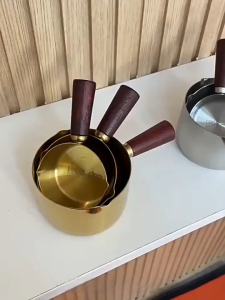 ส่งจากกรุงเทพท้องถิ่น สแตนเลสตวง ถ้วยตวงสแตนเลส สำหรับชงกาแฟ/ตวงนม/กาแฟเอสเปรสโซ่ พร้อมด้ามจับไม้ มีสเกล 60/80/125/250ml ตวงช็อต ตวงตีฟองนม