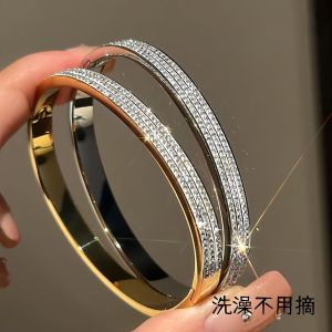 สร้อยข้อมือทรงสี่เหลี่ยมเหลี่ยมกลวงเงินไททาเนียม 3 แถวประดับเพชร สีไม่ซีดจาง แฟชั่นสำหรับผู้หญิง งานวันเกิด