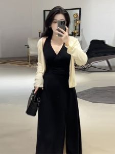 Váy Dài Không Tay Kiểu Pháp Cỡ Lớn Mùa Thu Có Dây Đeo Cổ Váy Dài Bó Eo Mặc Trong Váy Chữ a Màu Trơn Dáng Dài