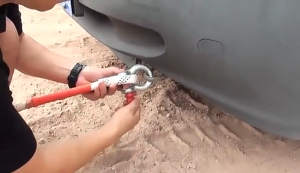 ใหม่เชือกลากจูงรถออฟโรดสามารถลากเชือกกู้ภัย 20 ตันรุ่นอัพเกรดซึ่งเชื่อถือได้มากและทนต่อการสึกหรอ เชือกลากรถเชือกดึงตัวหนาพิเศษสำหรับรถออฟโรด 20 เชือกตัน เชือกลากรถบรรทุก เชือกกู้ภัยรถ