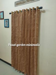 gorden korden jendela minimalis ruangan tamu jendela kamar pintu kamar bahan tebal motip pulkadot