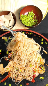 ขนมจีนอบแห้งคุณมาศ | ข้าวหอมมะลิแท้ 100% (1 ห่อ)