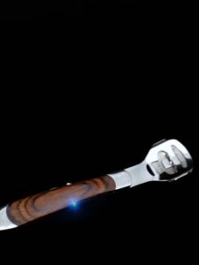 Prakan ชุด 4 ชิ้น ที่ขูดส้นเท้าแตก ฟรี 10 ใบ 2 ใบ ด้ามไม้ แถม