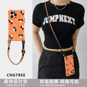 เคสโทรศัพท์มือถือสะพายข้างเหมาะสำหรับ iPhone 13ฝาครอบป้องกันลายการ์ตูนแมวลายจุดสำหรับ iphone14promax ซิลิโคนกันตกสำหรับ12สีส้ม11สี่มุมสามารถแขวนได้สายคล้องแบบถือสำหรับ xsmax 8PLUS สไตล์ญี่ปุ่นและเกาหลี