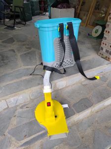 máy xạ phân lúa máy rải phân sử dụng pin lithium 12v14ah