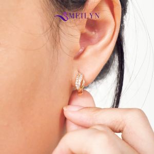MEILYN Anting Clip Emas Zircon Motif Daun 0261210343