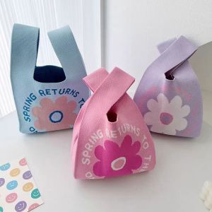 กระเป๋าถือถักลายดอกไม้ กระเป๋าผ้าสำหรับงานวันเกิด กระเป๋าผ้าใบ กระเป๋าถือผ้าใบ กระเป๋าถือแบบมีซิป กระเป๋าถือแบบมีซิป