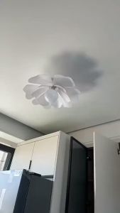 โคมไฟเพดานแบบนอร์ดิก โคมระย้า รูปกลีบเมฆ ดีไซน์โมเดิร์น เรียบง่าย ปรับระดับความสูงได้ สำหรับตกแต่งห้องนอน ห้องนั่งเล่นและห้องอาหาร