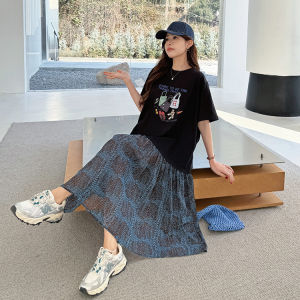 ชุดเดรสยาวแขนสั้นพิมพ์ลายดอกไม้หลวมๆ สำหรับฤดูร้อนปี 2025 กระโปรงทรงเอเอวสูง ผ้าฝ้ายผสมโพลีเอสเตอร์ ชุดสองชิ้นปลอม