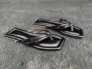 Sandal Flat Wanita Terbaru  Sandal Iuvenes / Sandal Cantik / Sandal Flat / Sandal Kekinian / Sandal Murah / Sandal Wanita / Sandal Premium / Bisa COD