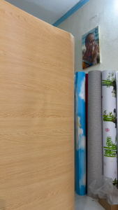 (HÌNH THẬT) Decal giả vân gỗ màu sáng có sẵn keo dán tiện lợi