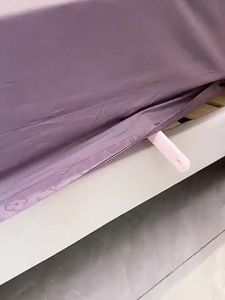 Bed sheet organizer made of durable plastic material for household use labor-saving bedding single gap lifting mattress