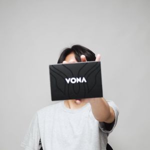 VONA Max Medium Wallet - Dompet Pria Wanita 3/4 Kulit Pu Sintetis - Bifold, Premium, Trendy - Warna Leather Tan, Black & Navy
