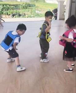 Kids Sticky Ball Vest Set Rompi Bola Stick Dengan Sticky Balls Dan Sticky Tails Mainan Olahraga Anak
