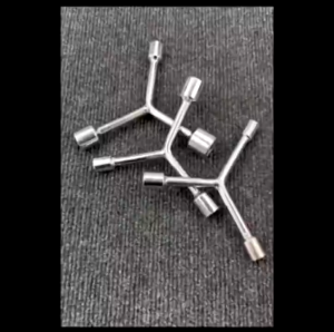 ประแจตัวY ประแจบล็อกตัววาย หัวบล็อคขัน เป็นรูป หกเหลี่ยม ทำให้เข้ากับการขันน๊อต และพกพาไปใช้นอกสถานที่ 8-10-12/10-12-14