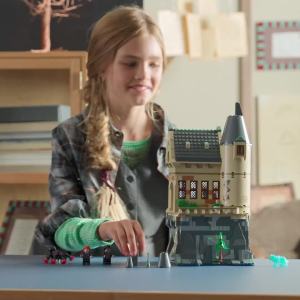 LEGO Harry Potter 76463 Hogwarts Castle: Hospital Wing (907 Pieces)