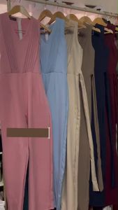 MF661 จั๊มสูทขายาวแขนกุด อกแต่งจับจีบเรียงสวย เนื้อผ้าดีทรงขายาว ทรงเข้ารูปสวย ทรงเข้ารูปสวย งานน่ารักๆดีไซน์เก๋ๆ คอล​ใหม่ ใส่ออกงานสวยตัวเดียวจบ ใส่ออกมาสวย งานขายดีสุดๆ ตัวนี้แม่ค้าแนะนำ พลาดไม่ได้เลยจ้า