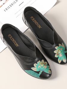 หนังแกะพิมพ์ลายต้นฉบับแท้ ผู้หญิง รองเท้าส้นเตี้ย นุ่ม ด้านล่าง ลำลอง รองเท้า สไตล์เกาหลี องค์ประกอบดอกไม้สวมใส่ทุกวันส้นกลาง