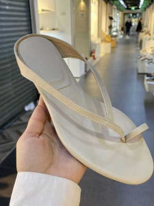 Low-Heel Thong Slippers Womens Summer Outdoor Wear 2025 New Versatile Open-Toe Foot Covering Sandals Ladies Fashion Trend