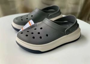 CrocsBand Full Force Clog (สั่งซื้อ 1 คู่แถมตัวติดรองเท้า 4 ชิ้น มูลค่า 100 บาท) รองเท้าหัวโต รองเท้าผู้ชาย รองเท้าผู้หญิง รองเท้าส้นตึก รองเท้าครอส รองเท้ากำลังฮิต รองเท้าแตะ crocs รองเท้ารัดส้น รองเท้าหัวโต รองเท้าลำลอง รองเท้าเพื่อสุขภาพ