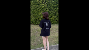 เสื้อยืด Supersoft ลายดอกทานตะวัน สีดำ