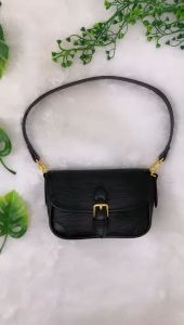 Tas Selempang Basic Wanita: Pilihan Tas Selempang Sling Bag Murah & Premium