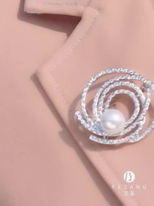 FESANU | Snowflake Design Brooch