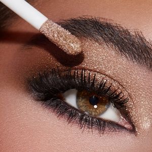 อายแชโดว์ Pearlescent Diamond-Glow อันหรูหรา ใช้งานได้ยาวนาน ต้านทานรอยเปื้อน และใช้งานง่าย เหมาะสําหรับการเฉลิมฉลอง