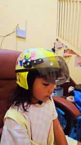 Helm Anak Retro Polos Strip Kaca Riven untuk Usia 1 sampai 4 Tahun