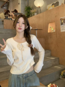 เสื้อยืดคอกลมแขนยาวผ้าถักลูกไม้สำหรับผู้หญิง ฤดูใบไม้ร่วง 2025 ใหม่ เสื้อชั้นในสไตล์นุ่ม แขนยาว ขอบดอกไม้ แฟชั่นเกาหลี