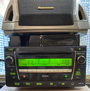 Máy phát nhạc 6 disk liền Amply Toyota . Các tính năng. Radio. aux.6 đĩa.cd mp3