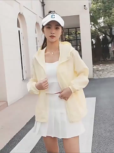 คนไทยจะสวมใส่ เสื้อคลุมกันแดดผู้หญิง แขนยาว ทรงหลวม ระบายอากาศได้ดี ปกป้องแสงแดด ฤดูร้อน แจ็คเก็ตผ้าไนลอนสีพื้น