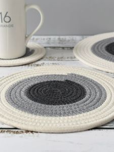 แผ่นรองจานผ้าฝ้ายสานแฮนด์เมดสไตล์นอร์ดิกแผ่นรองกันความร้อนสไตล์ญี่ปุ่นแผ่นรองน้ําชาแผ่นรองจานแผ่นรองจานแผ่นรองหม้ออุปกรณ์ประกอบฉากถ่ายรูป