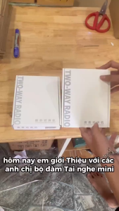 Bộ Đàm Mini Đeo Tai 928 – Liên Lạc Nhanh Pin 2800mAh Âm Thanh Rõ Nét Gọn Nhẹ Dễ Sử Dụng