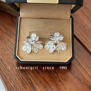 Textured Zircon Flower Petal Earrings for round And Oval Faces Small Luxury High End Face Slimming Autumn Winter New Style