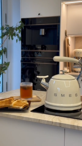 [Ready Stock] SMEG 2.3L Stainless Steel Whistling Kettle Teko Air Panas Stovetop Induction Retro Vintage