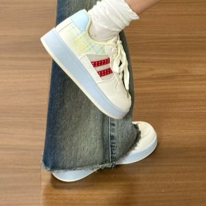 รองเท้าผ้าใบสไตล์เกาหลี Ouyi สำหรับผู้หญิง รองเท้าลำลอง สไตล์นักเรียน ฤดูใบไม้ผลิและฤดูร้อน รองเท้าผ้าใบแบบสวมสำหรับใส่ในชีวิตประจำวัน