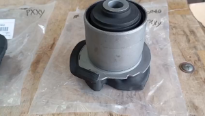 ORIGINAL TOYOTA ESTIMA ACR30 ACR40  REAR AXLE BUSH 2PCS 48725-28080
