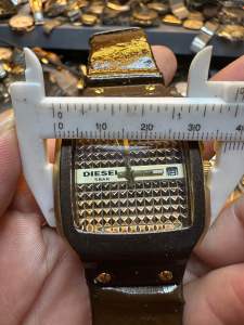 Đồng hồ nam hiệu DIESEL QUARTZsize ngang 37mm dáng Tank vuôngmáy Thụy sĩ và máy Nhật bản mặt nâu cafedây da