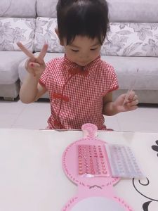 Nail Sticker Mideer 180 hình dán móng tay lấp lánh cho bé gái bóc dán an toàn